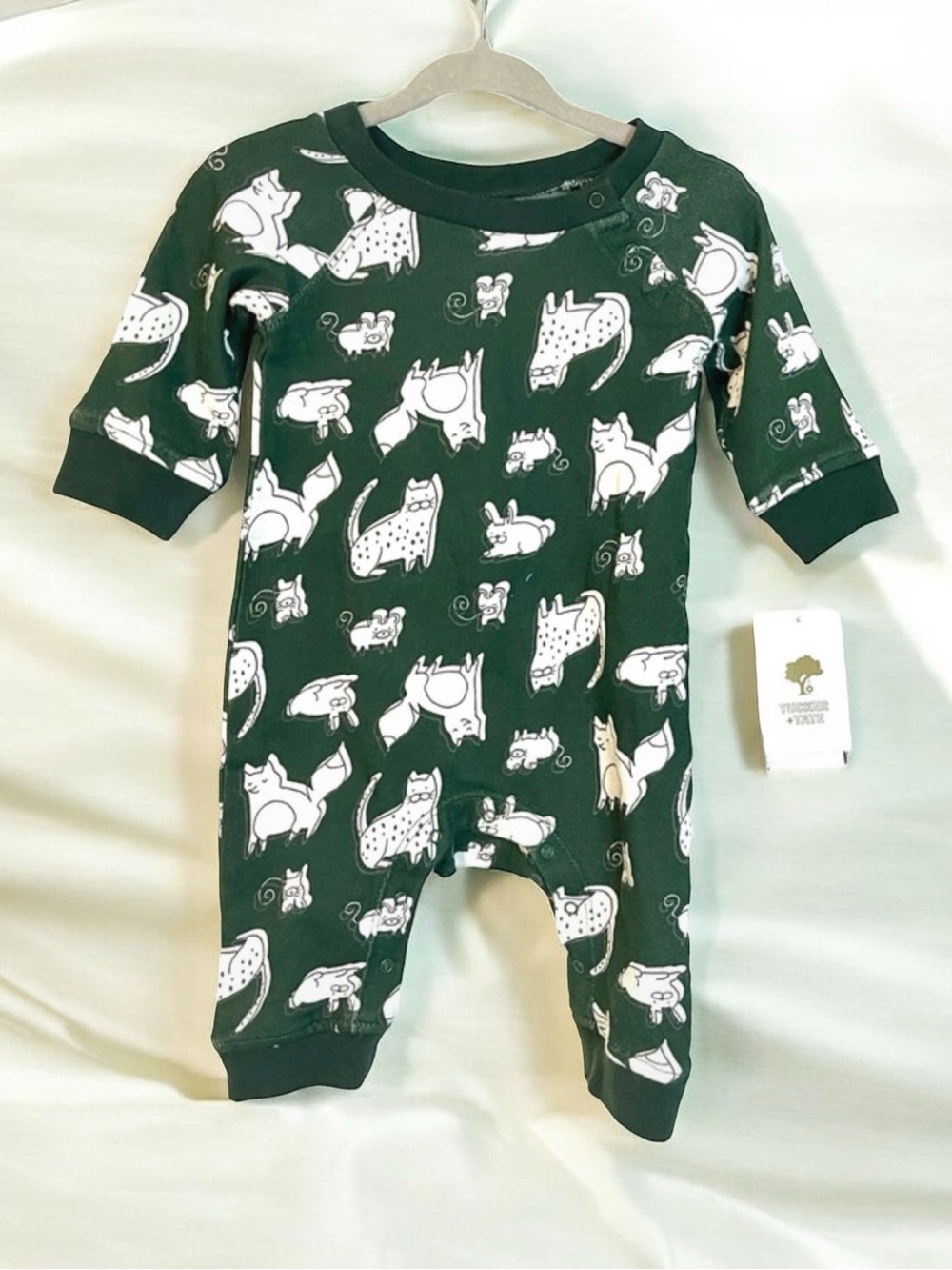 New Newborn Baby 3m Tucker + Tate green pajamas with animal design